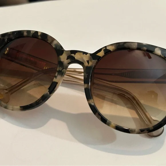 Stylish Tortoiseshell Sunglasses - Picture 1 of 8